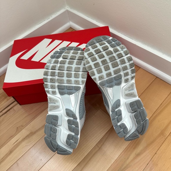 Nike Zoom Vomero 5 Women's Shoe - Picture 9 of 9